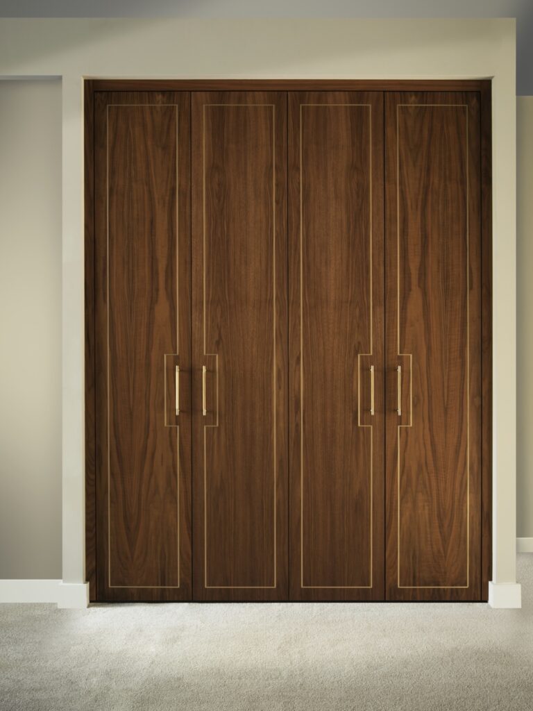 Closed Otto doors with brushed brass inlay